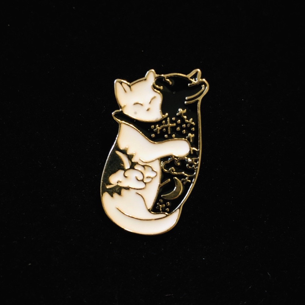 Hugging Cats Enamel Pin - Picture 2 of 3